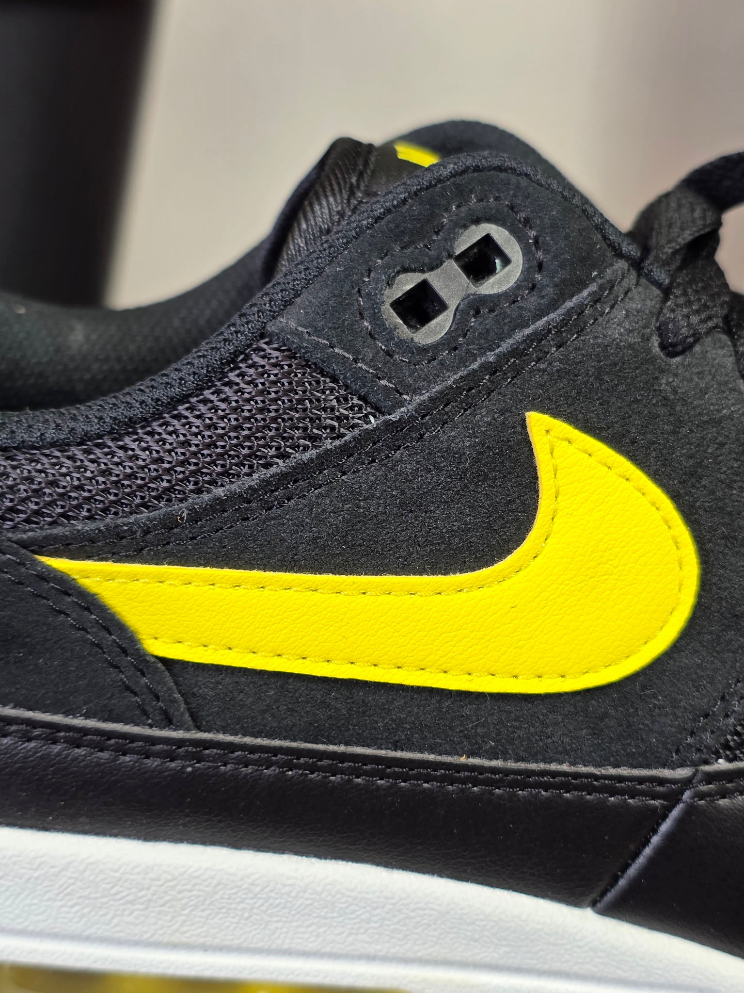 Nike Air Max 1 Black Opti Yellow maat 44