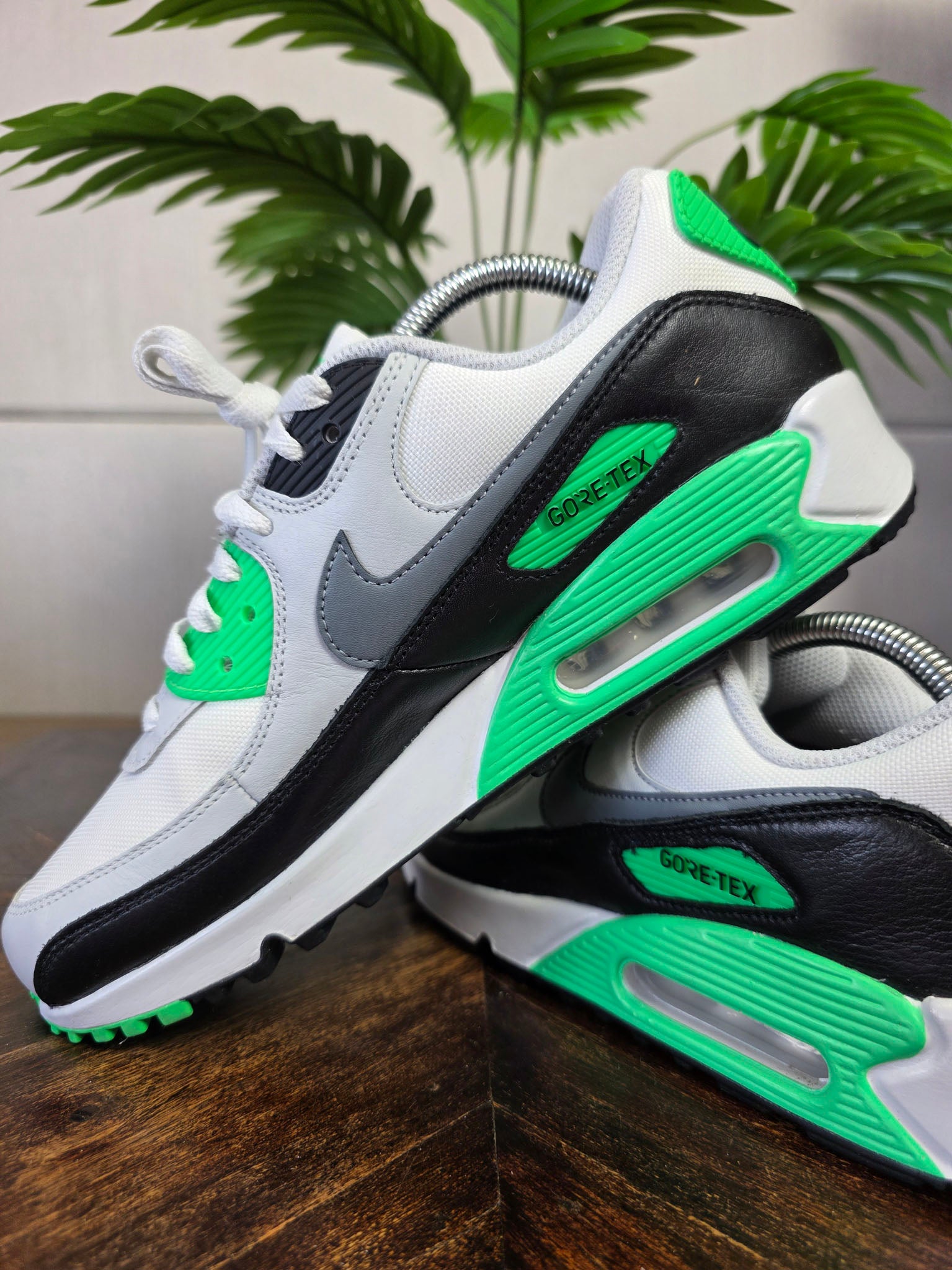 Nike Air Max 90 Gore-Tex Lucky Green maat 42