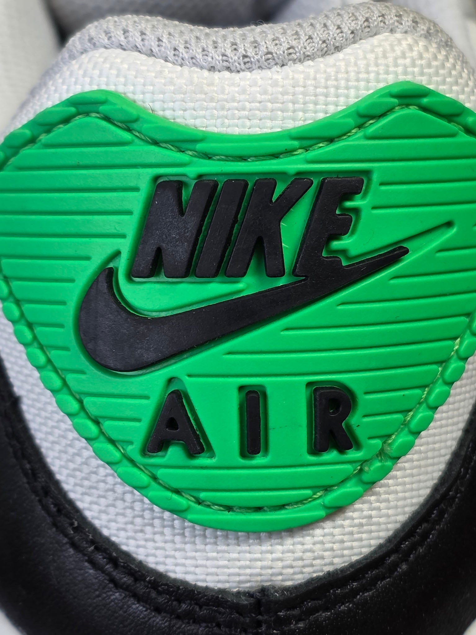 Nike Air Max 90 Gore-Tex Lucky Green maat 42