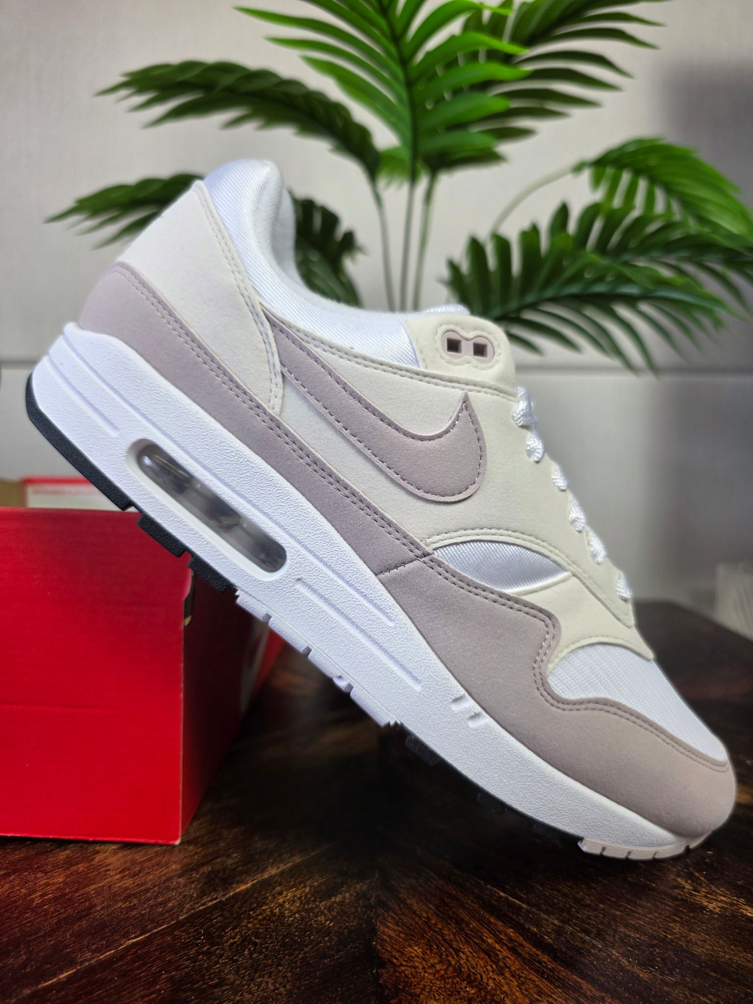 Nike Air Max 1 Platinum Violet maat 45,5