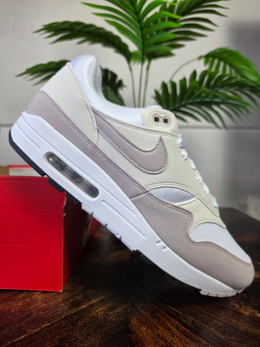 Nike Air Max 1 Platinum Violet maat 45,5