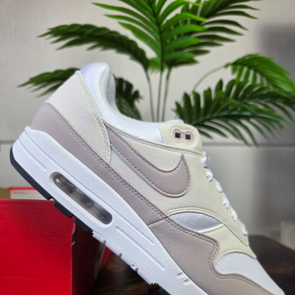 Nike Air Max 1 Platinum Violet maat 45,5