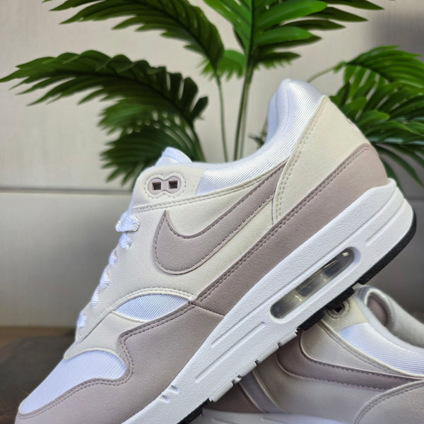 Nike Air Max 1 Platinum Violet maat 45,5