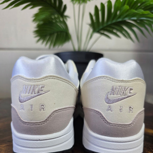 Nike Air Max 1 Platinum Violet maat 45,5