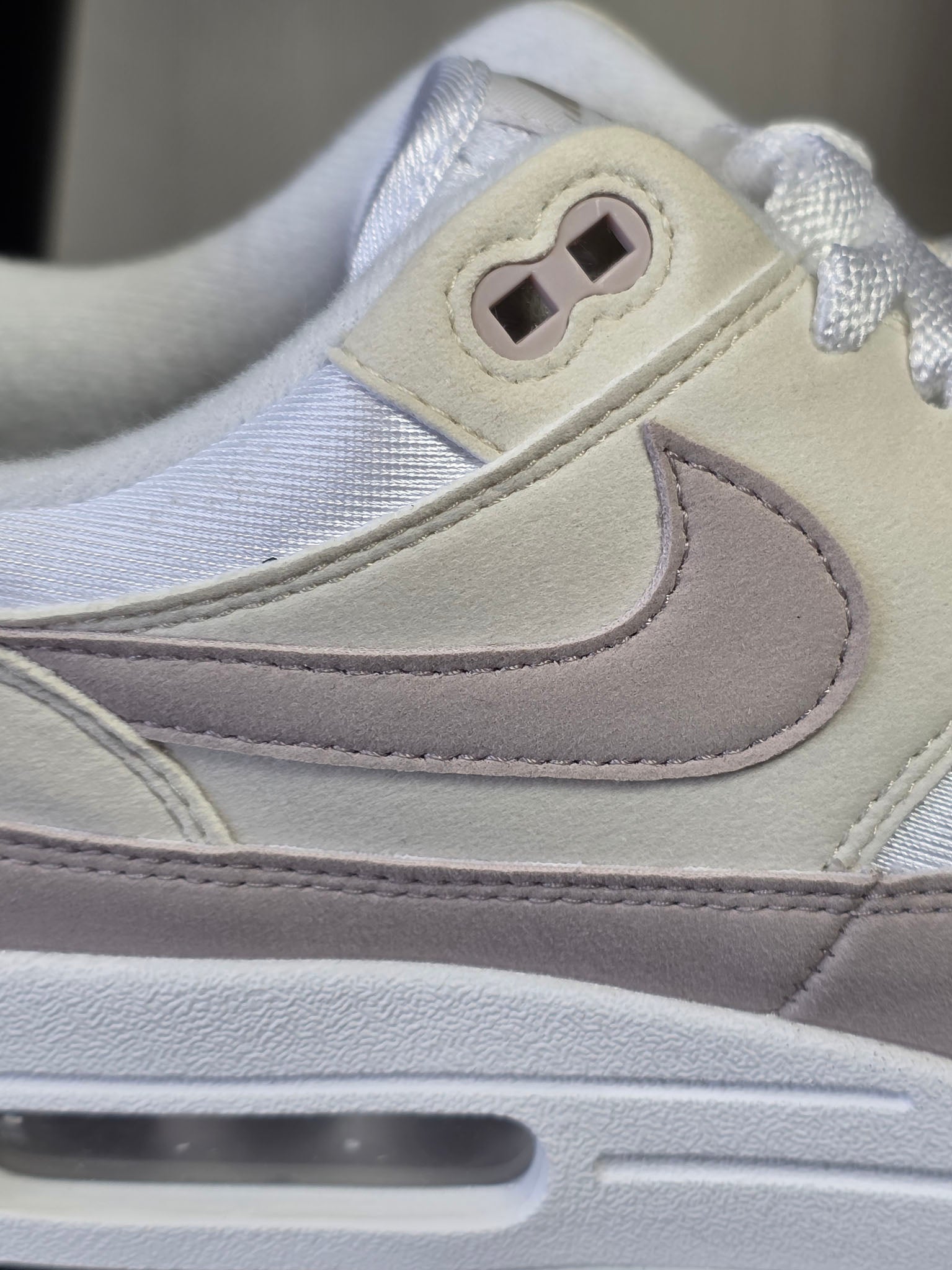 Nike Air Max 1 Platinum Violet maat 45,5