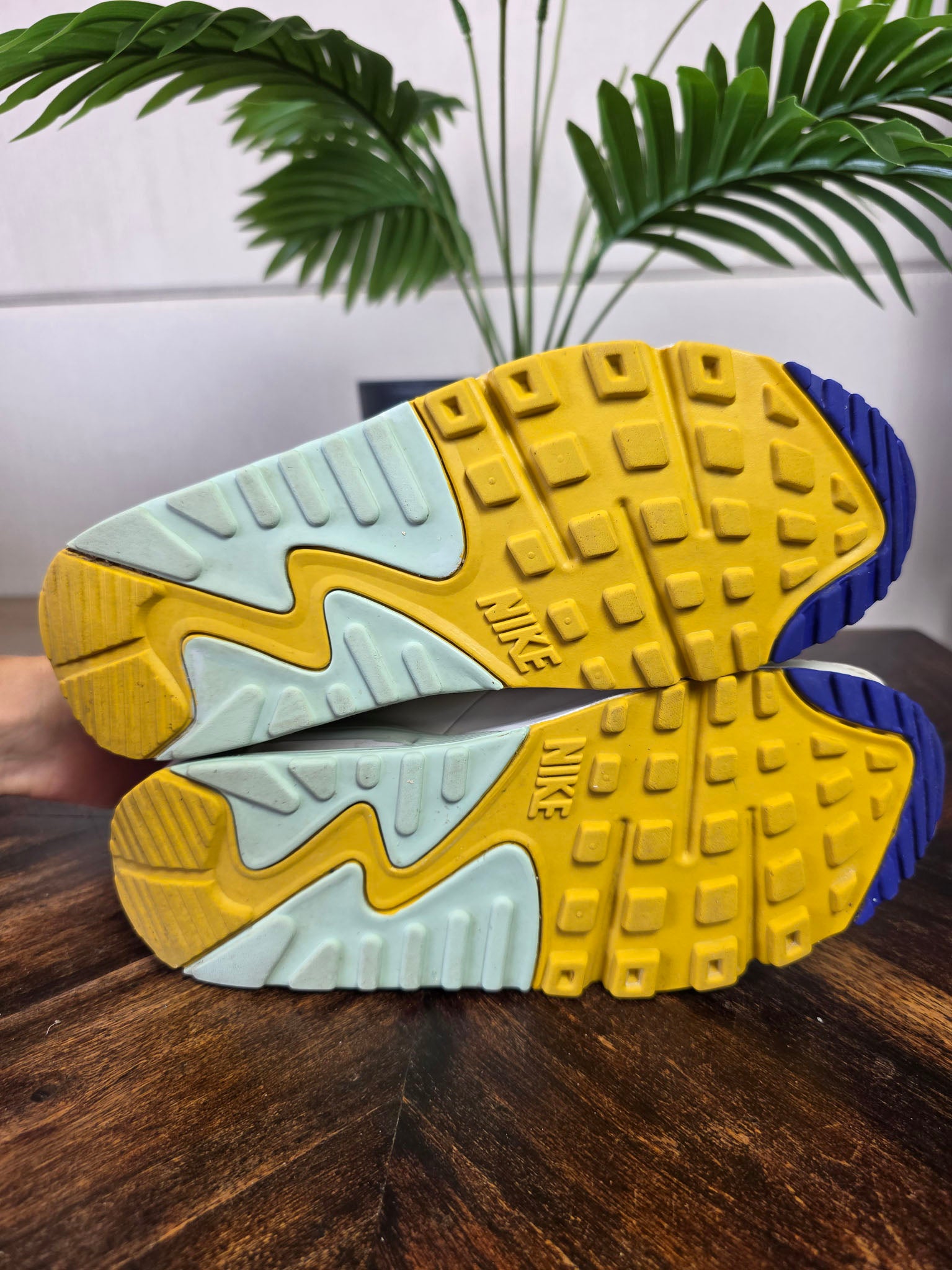 Nike Air Max 90 Pistachio Frost maat 37,5