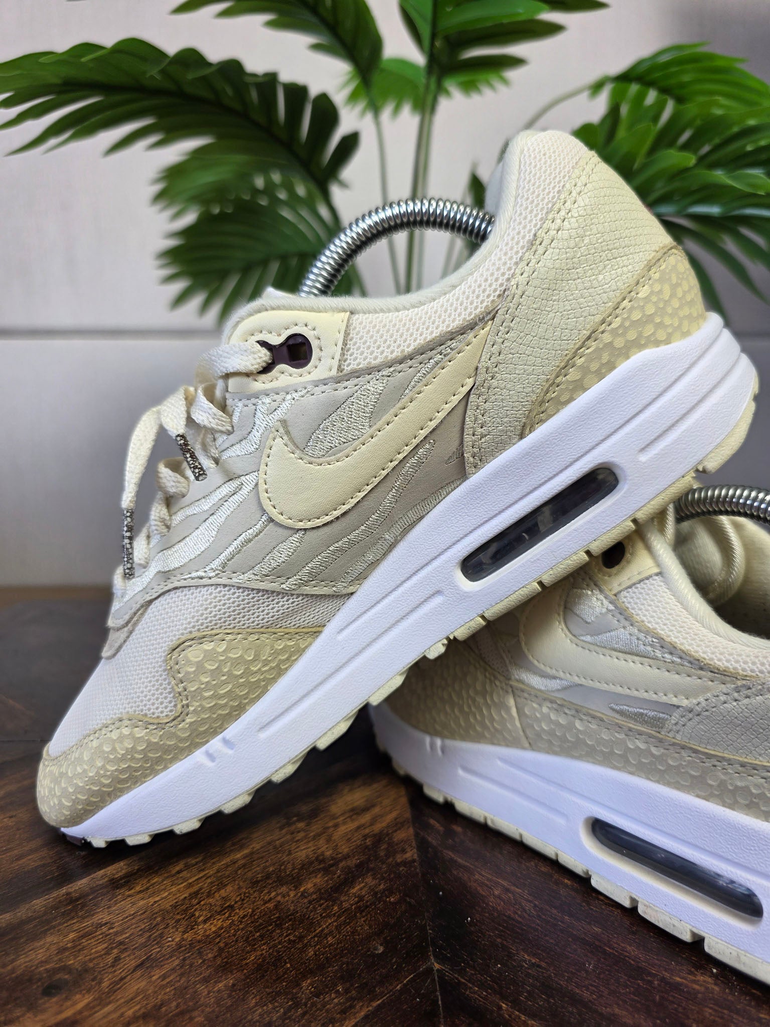 Nike Air Max 1 '87 Wmns "Coconut Milk" maat 41