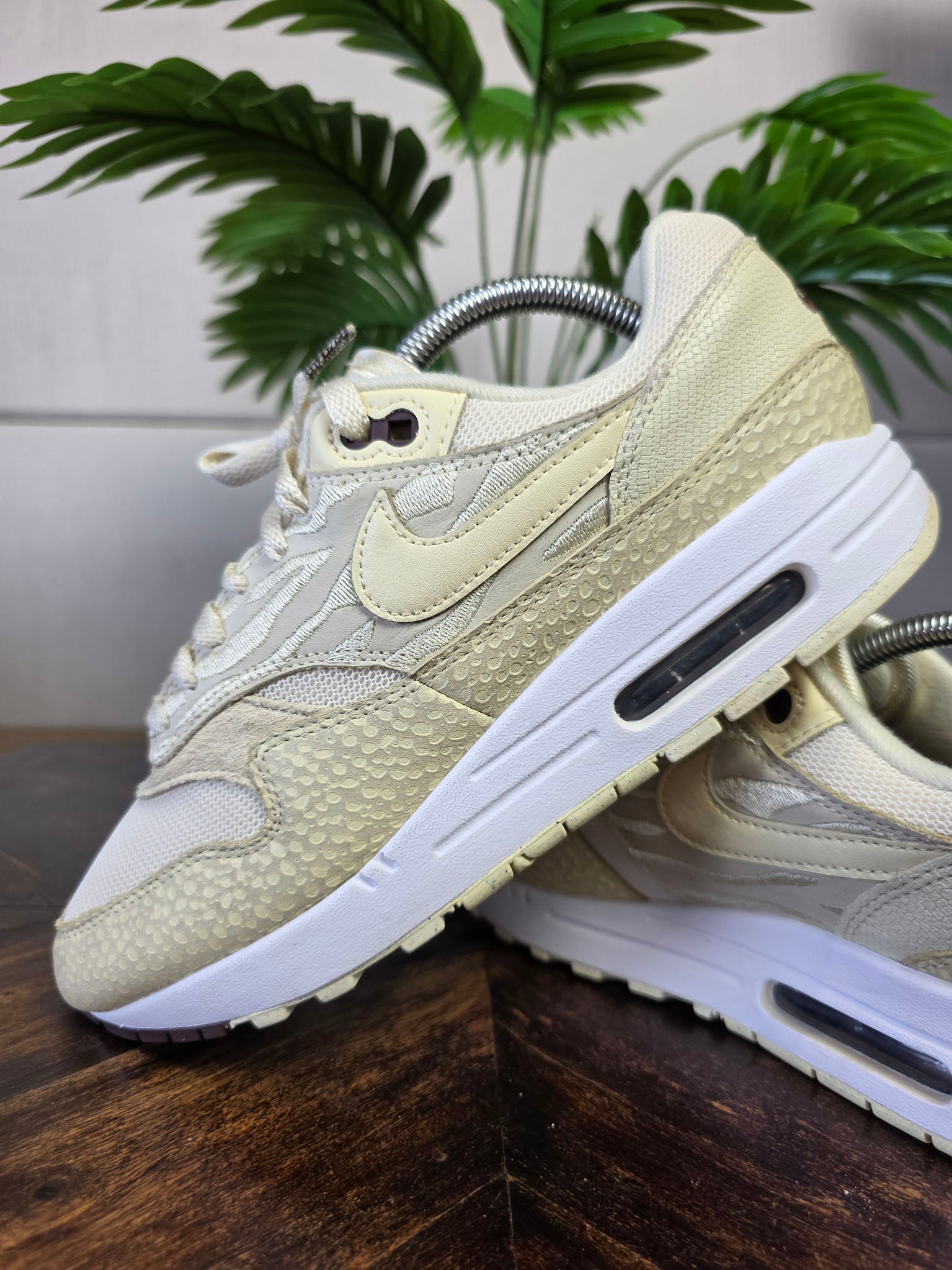 Nike Air Max 1 '87 Wmns "Coconut Milk" maat 41