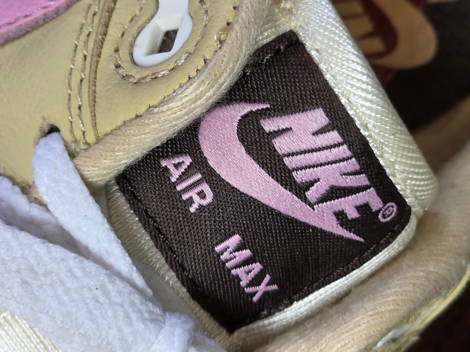 Nike Air Max 1 WMNS "Valentine's Day" maat 37,5