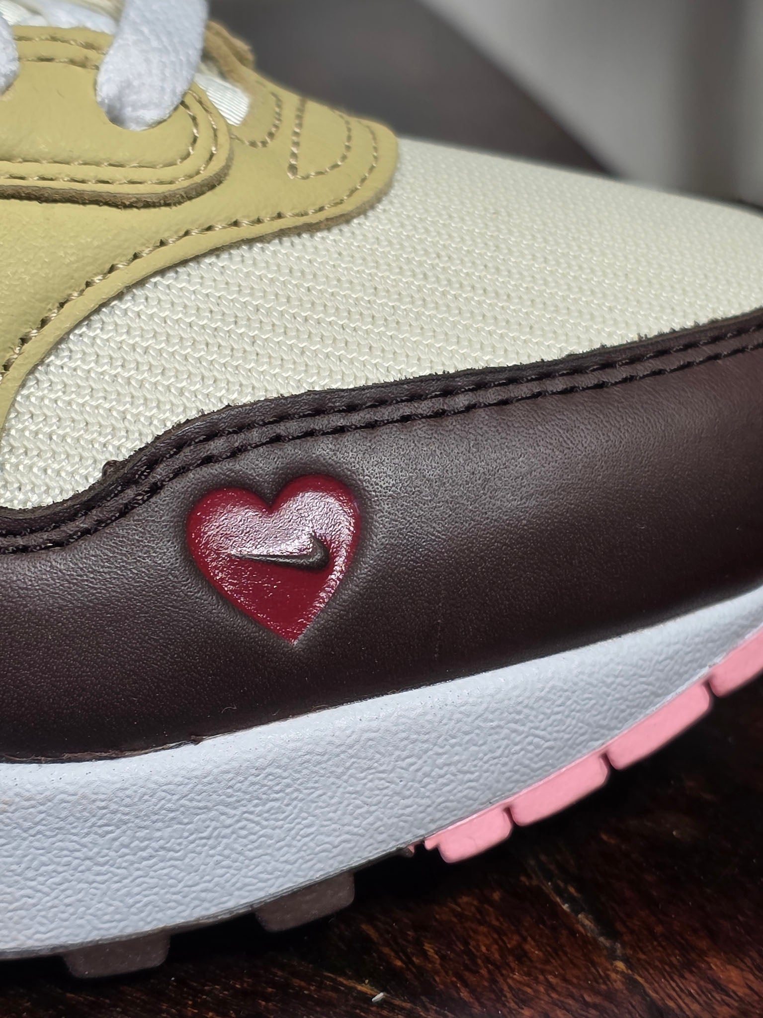 Nike Air Max 1 WMNS "Valentine's Day" maat 37,5