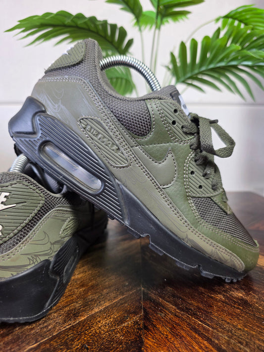 Nike Air Max 90 Reflective Olive maat 40,5