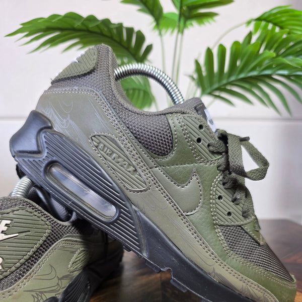 Nike Air Max 90 Reflective Olive maat 40,5