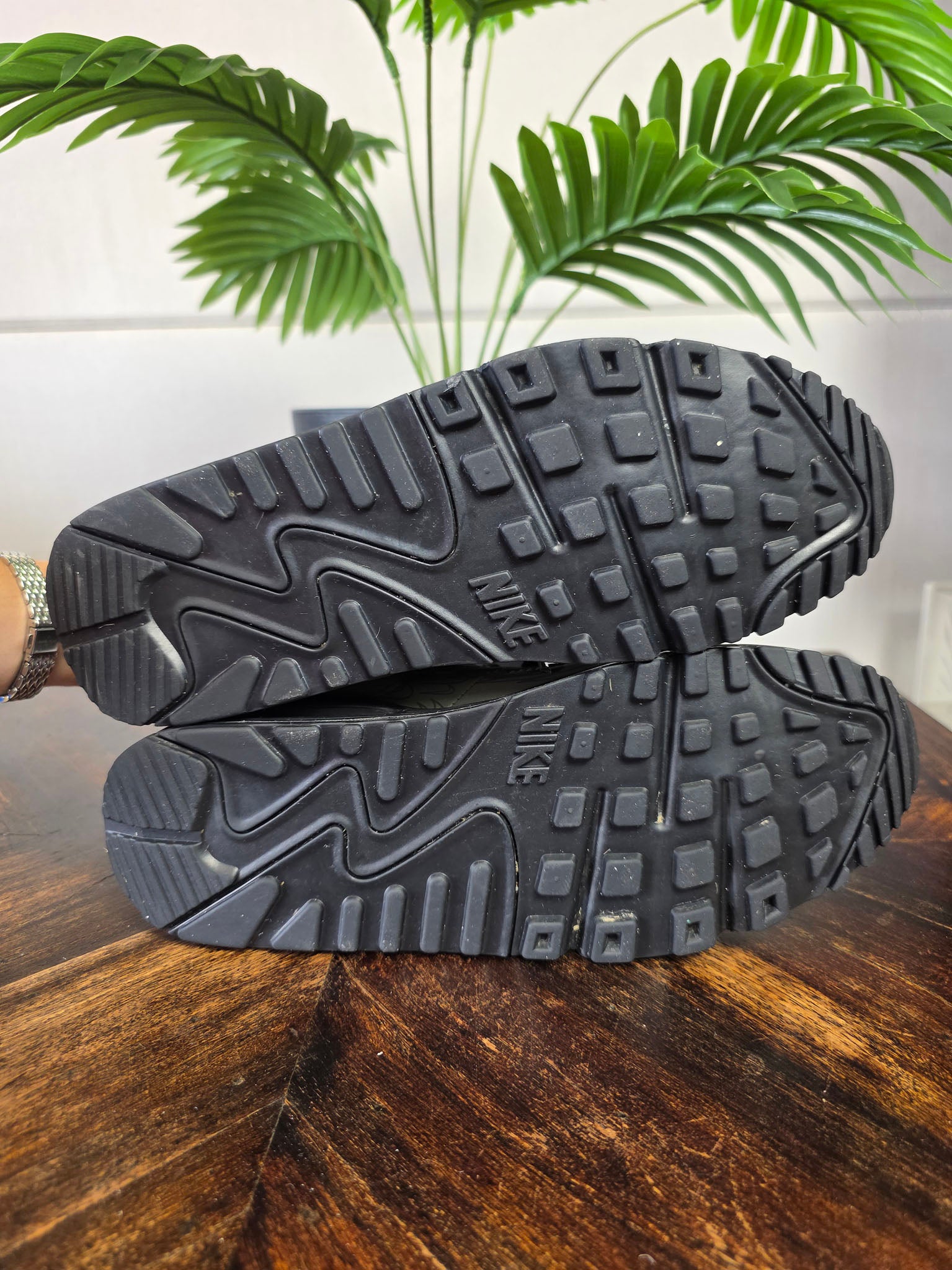Nike Air Max 90 Reflective Olive maat 40,5