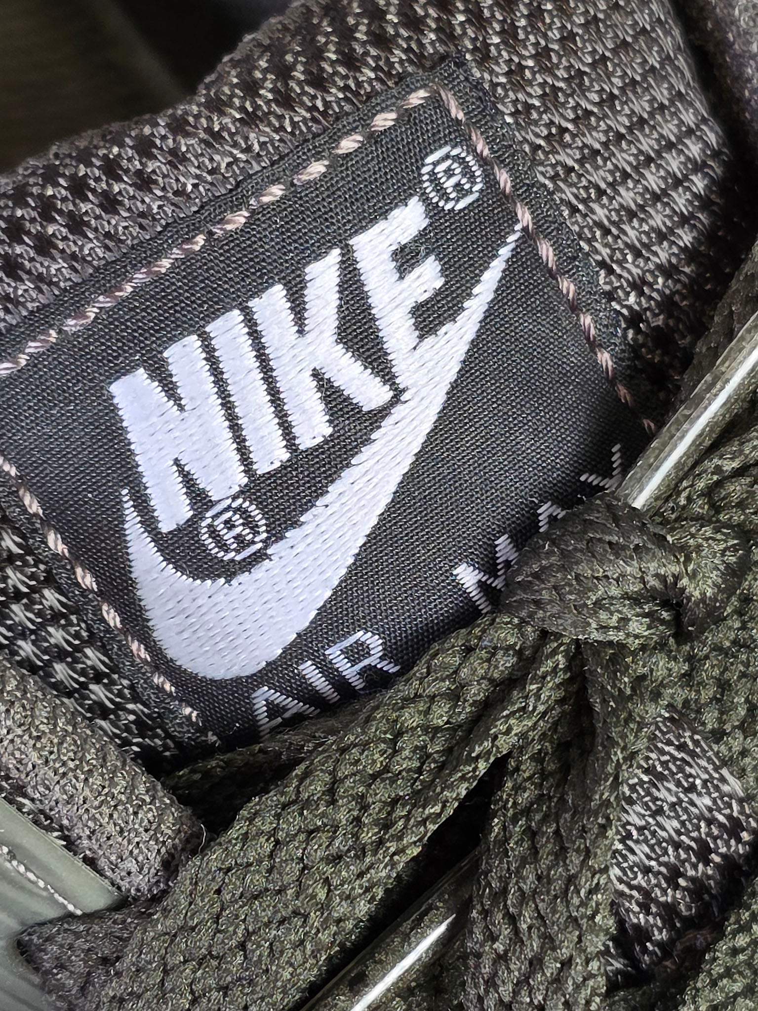 Nike Air Max 90 Reflective Olive maat 40,5