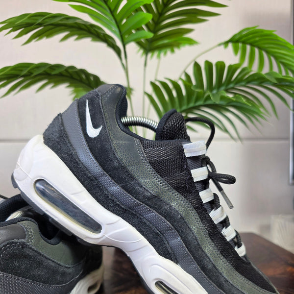 Nike Air Max 95 'Black Anthracite Safari' maat 44