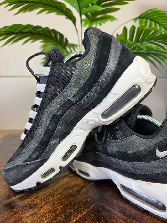 Nike Air Max 95 'Black Anthracite Safari' maat 44