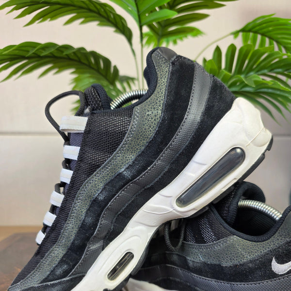 Nike Air Max 95 'Black Anthracite Safari' maat 44