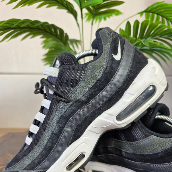 Nike Air Max 95 'Black Anthracite Safari' maat 44