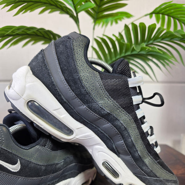 Nike Air Max 95 'Black Anthracite Safari' maat 44