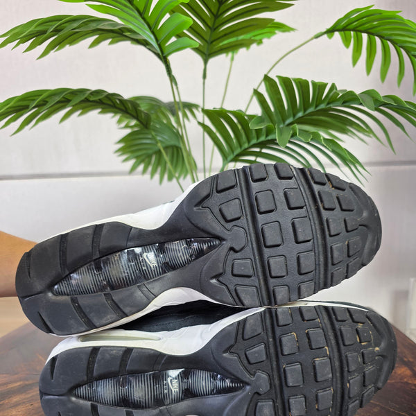 Nike Air Max 95 'Black Anthracite Safari' maat 44