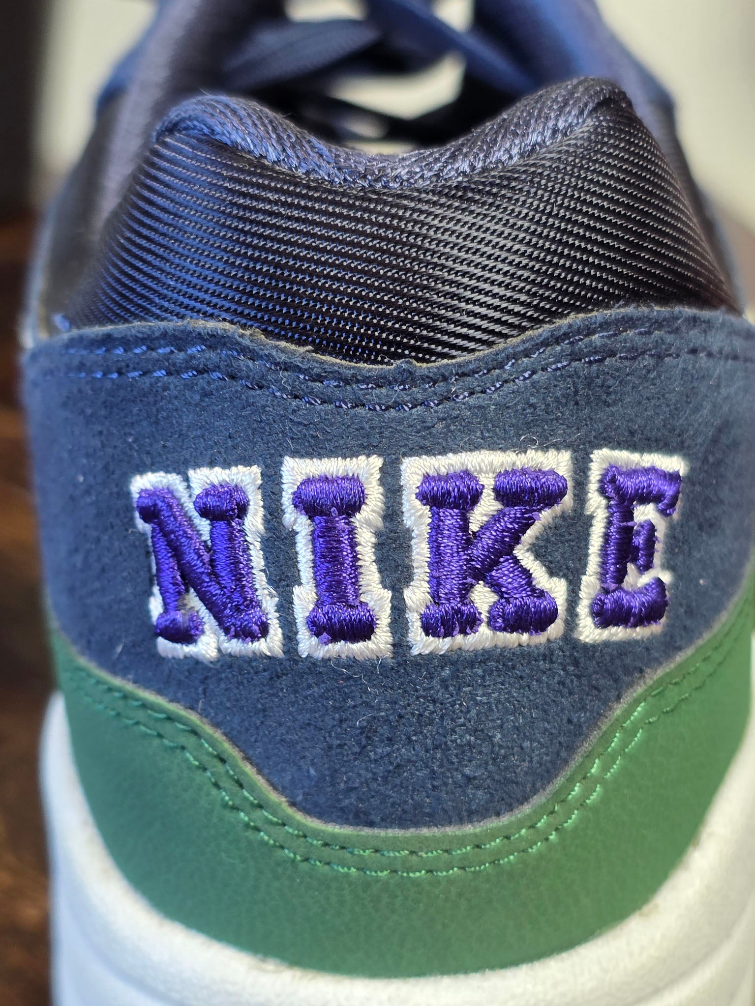 Nike Air Max 1 '87 QS Obsidian Gorge Green maat 38