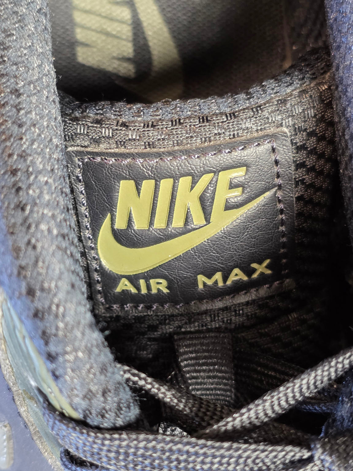 Nike Air Max 90 Leather Black Medium Olive maat 41