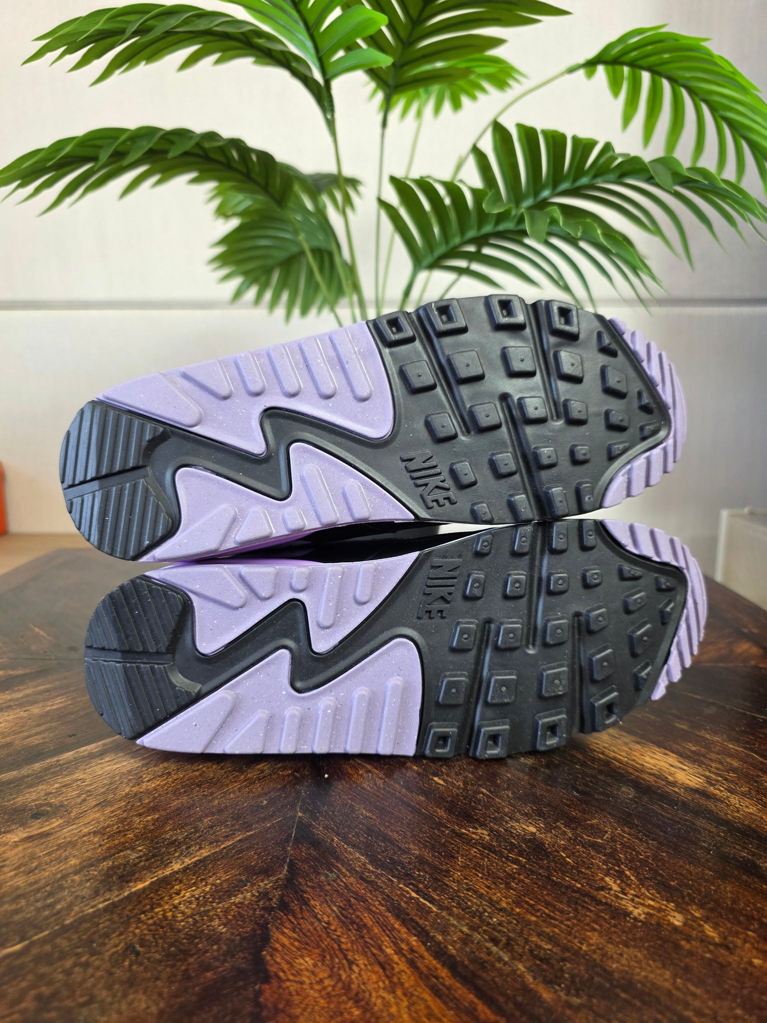 Nike Air Max 90 Lilac Photon Dust maat 40,5