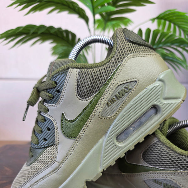 Nike Air Max 90 Essential Trooper maat 38,5