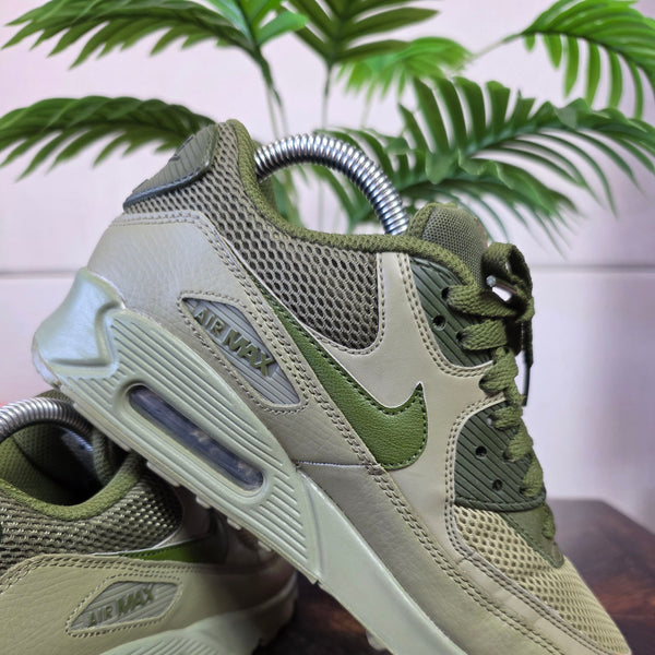 Nike Air Max 90 Essential Trooper maat 38,5