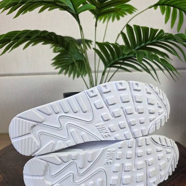 Nike Air Max 90 Triple White maat 42,5