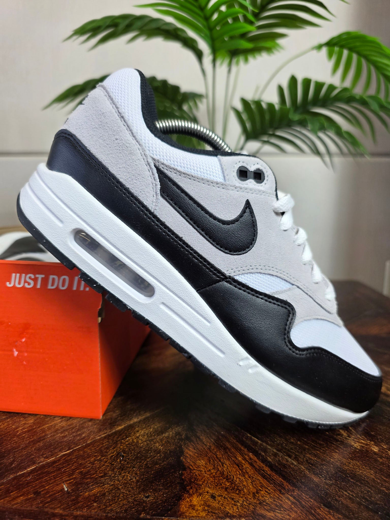 Nike Air Max 1 Essential Black White maat 43