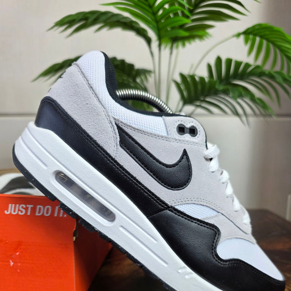 Nike Air Max 1 Essential Black White maat 43