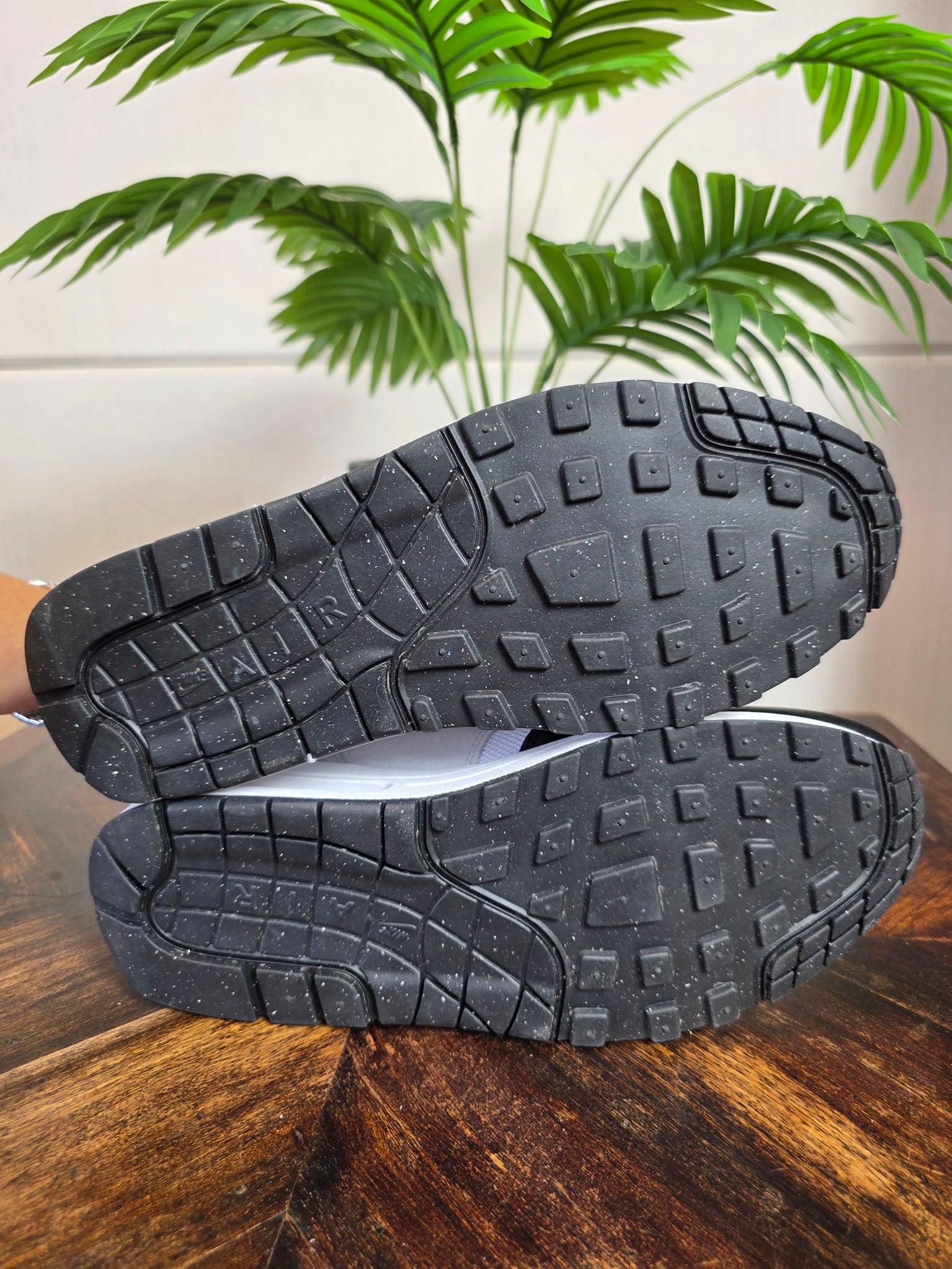 Nike Air Max 1 Essential Black White maat 43