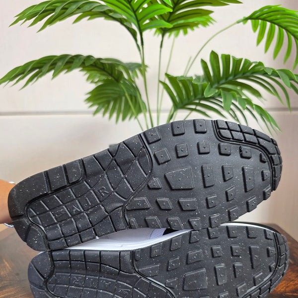 Nike Air Max 1 Essential Black White maat 43