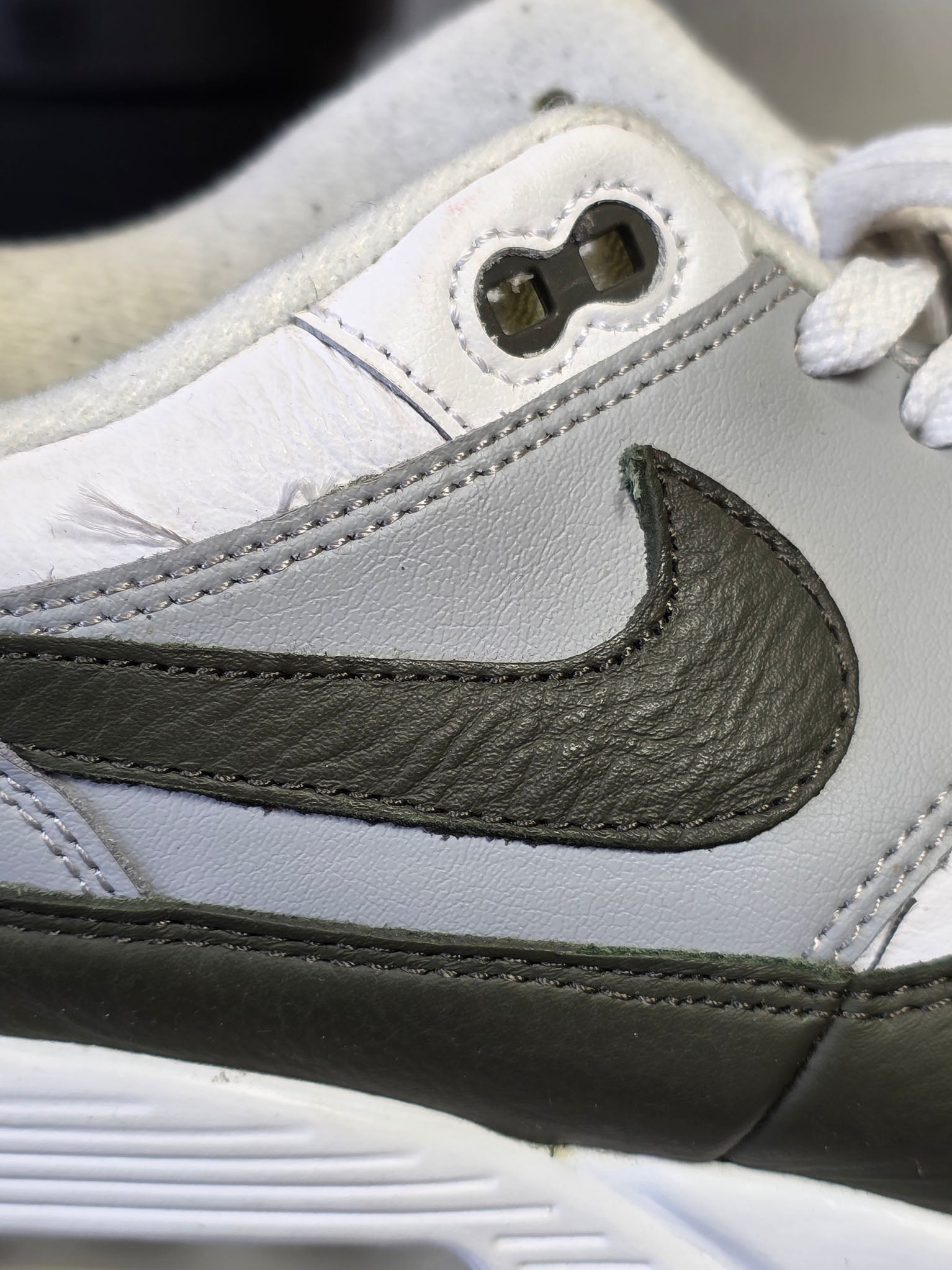 Nike Air Max 90/1 White Cargo Khaki maat 46