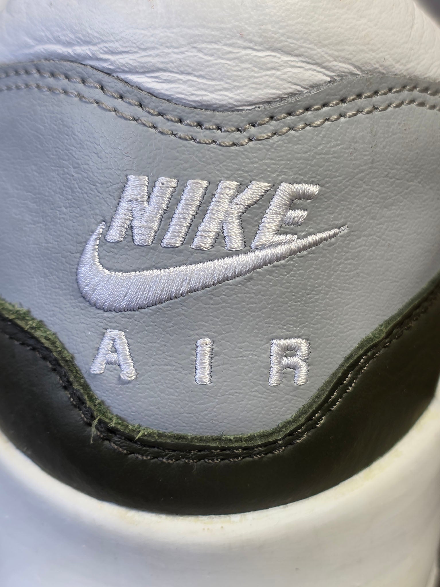 Nike Air Max 90/1 White Cargo Khaki maat 46