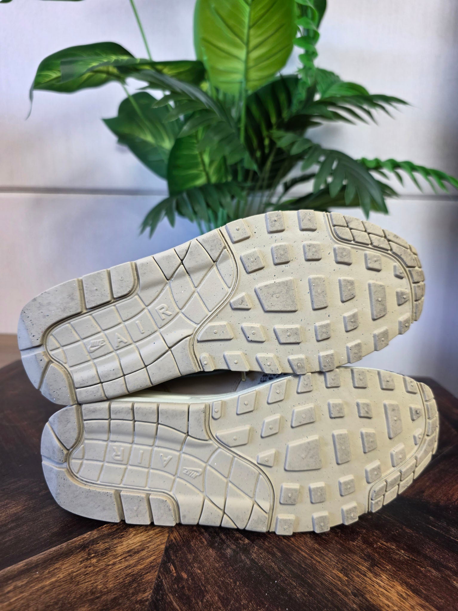 Nike Air Max 1 Cobblestone maat 41