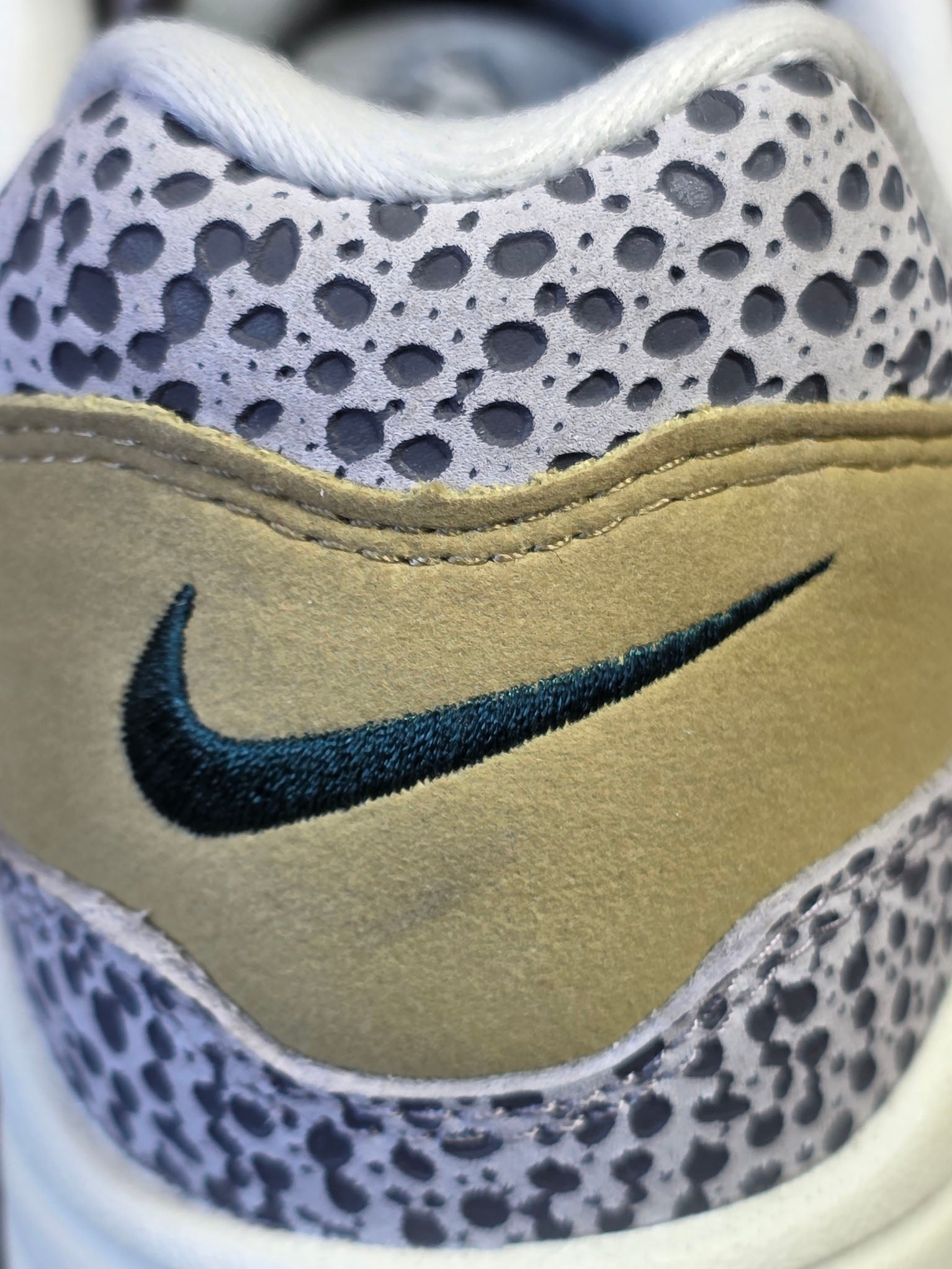 Nike Air Max 1 Cobblestone maat 41