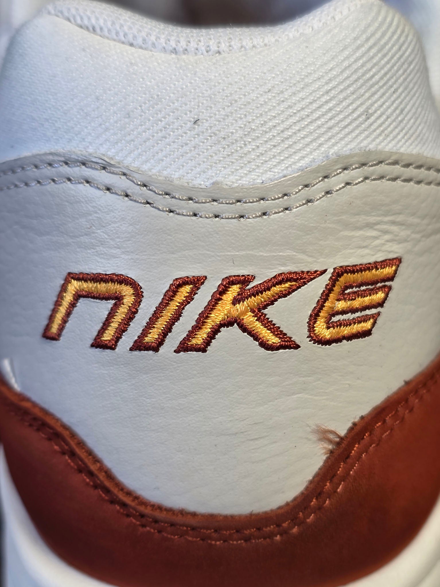 Nike Air Max 1 LX Rugged Orange maat 45,5