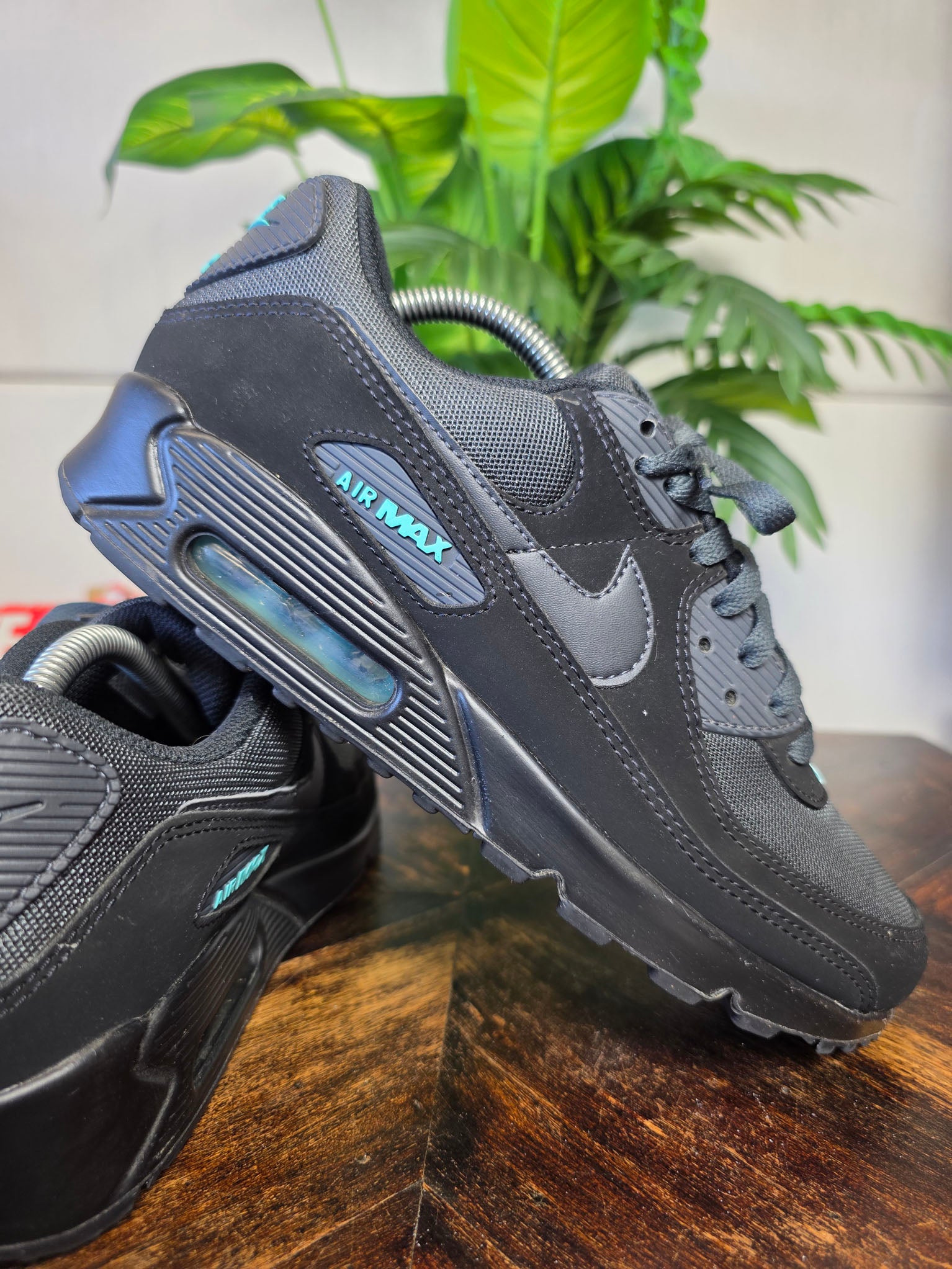 Nike Air Max 90 Black Tiffany maat 42,5