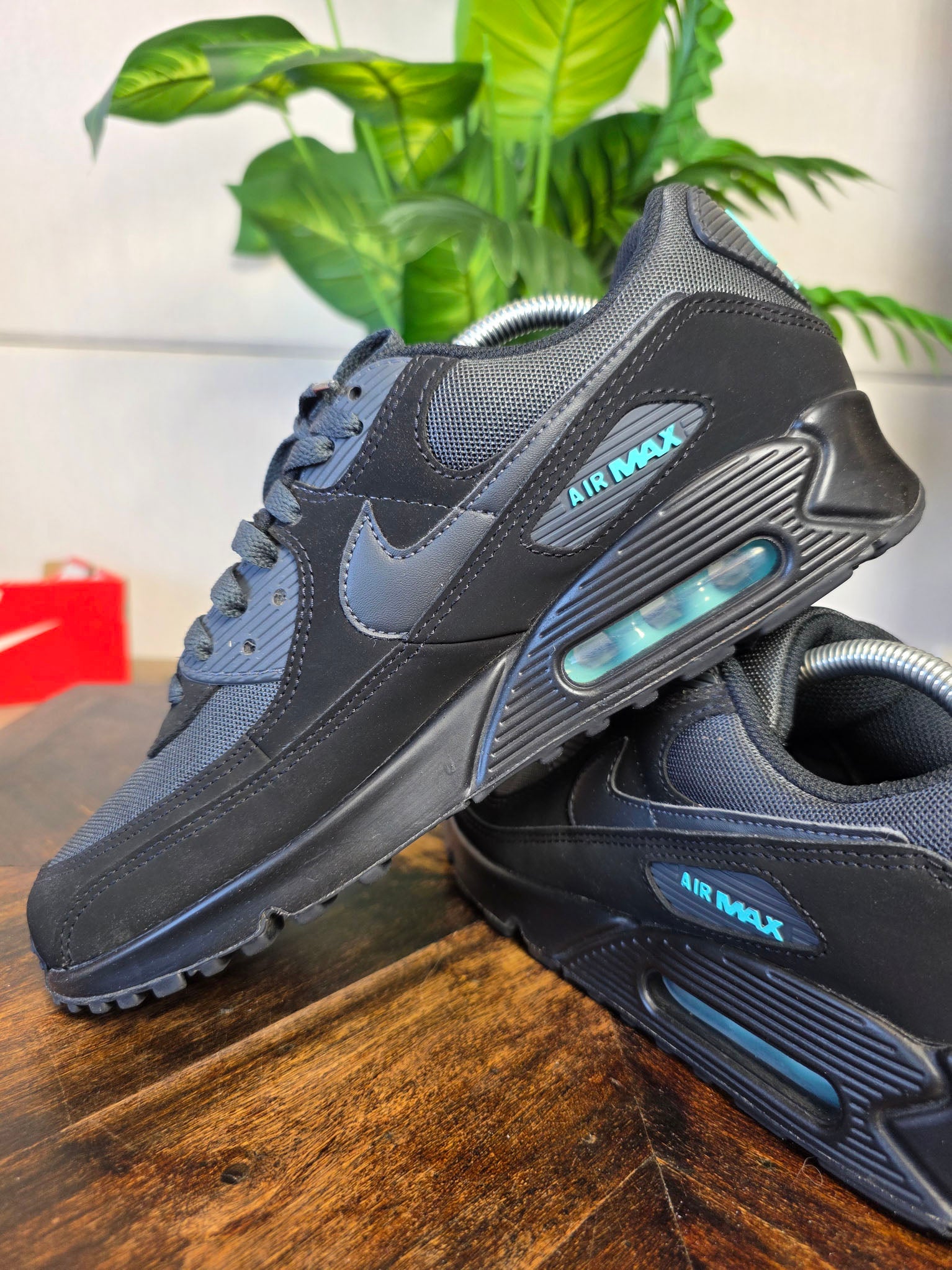 Nike Air Max 90 Black Tiffany maat 42,5