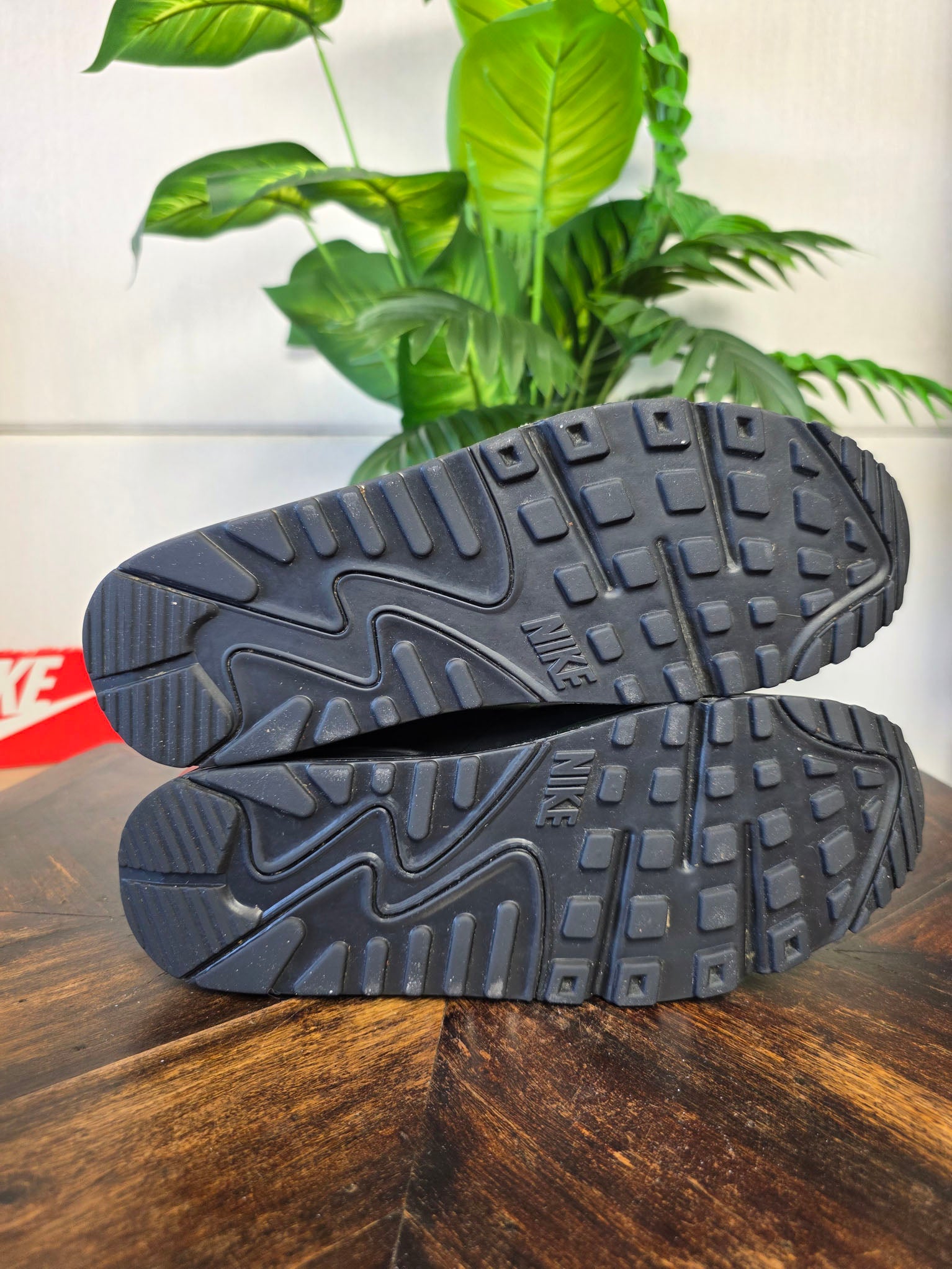 Nike Air Max 90 Black Tiffany maat 42,5