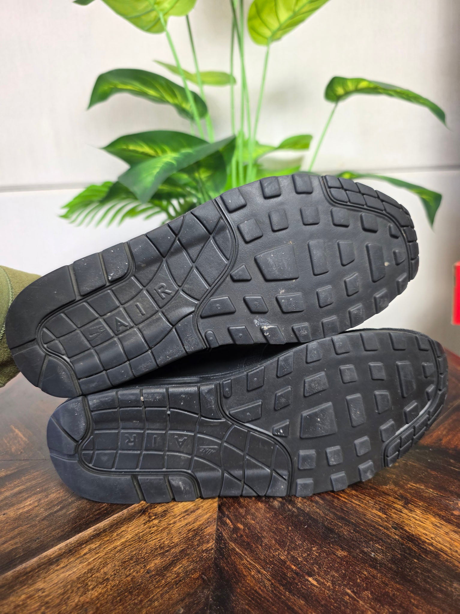 Nike Air Max 1 Triple Black maat 43