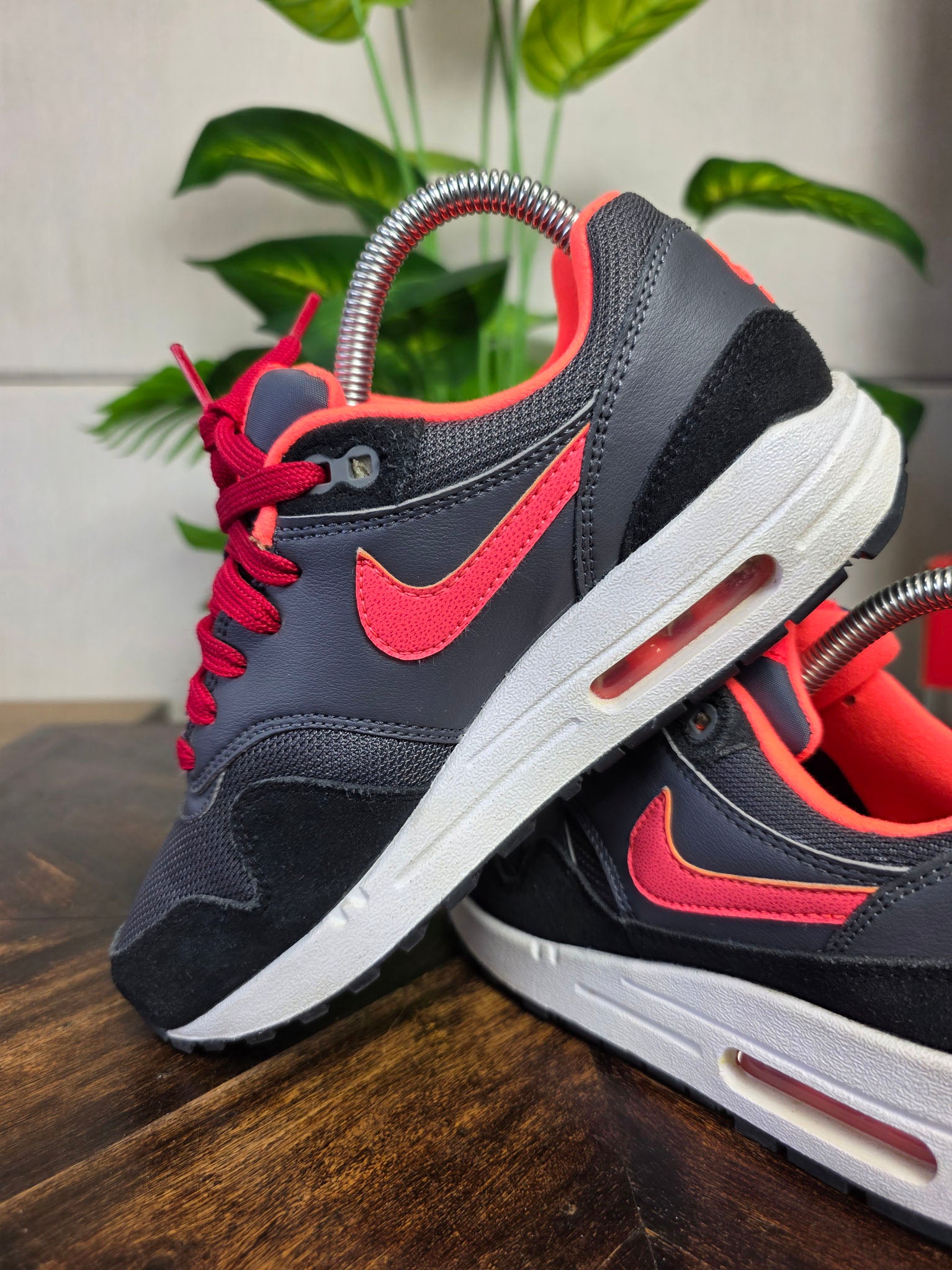Nike Air Max 1 GS Dark Grey Hot Lava maat 36,5