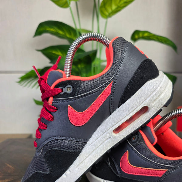 Nike Air Max 1 GS Dark Grey Hot Lava maat 36,5