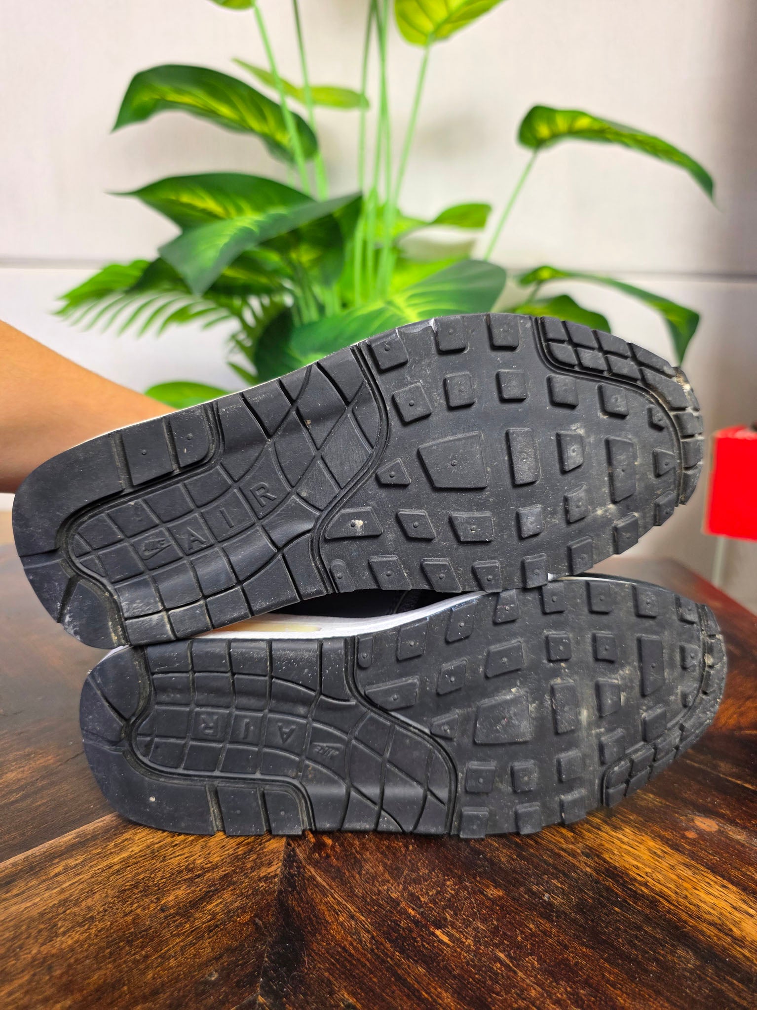 Nike Air Max 1 GS Dark Grey Hot Lava maat 36,5