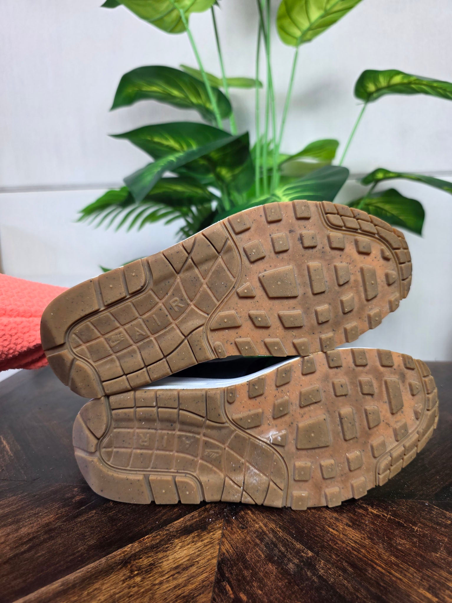 Nike Air Max 1 Gorge Green Obsidian maat 36,5