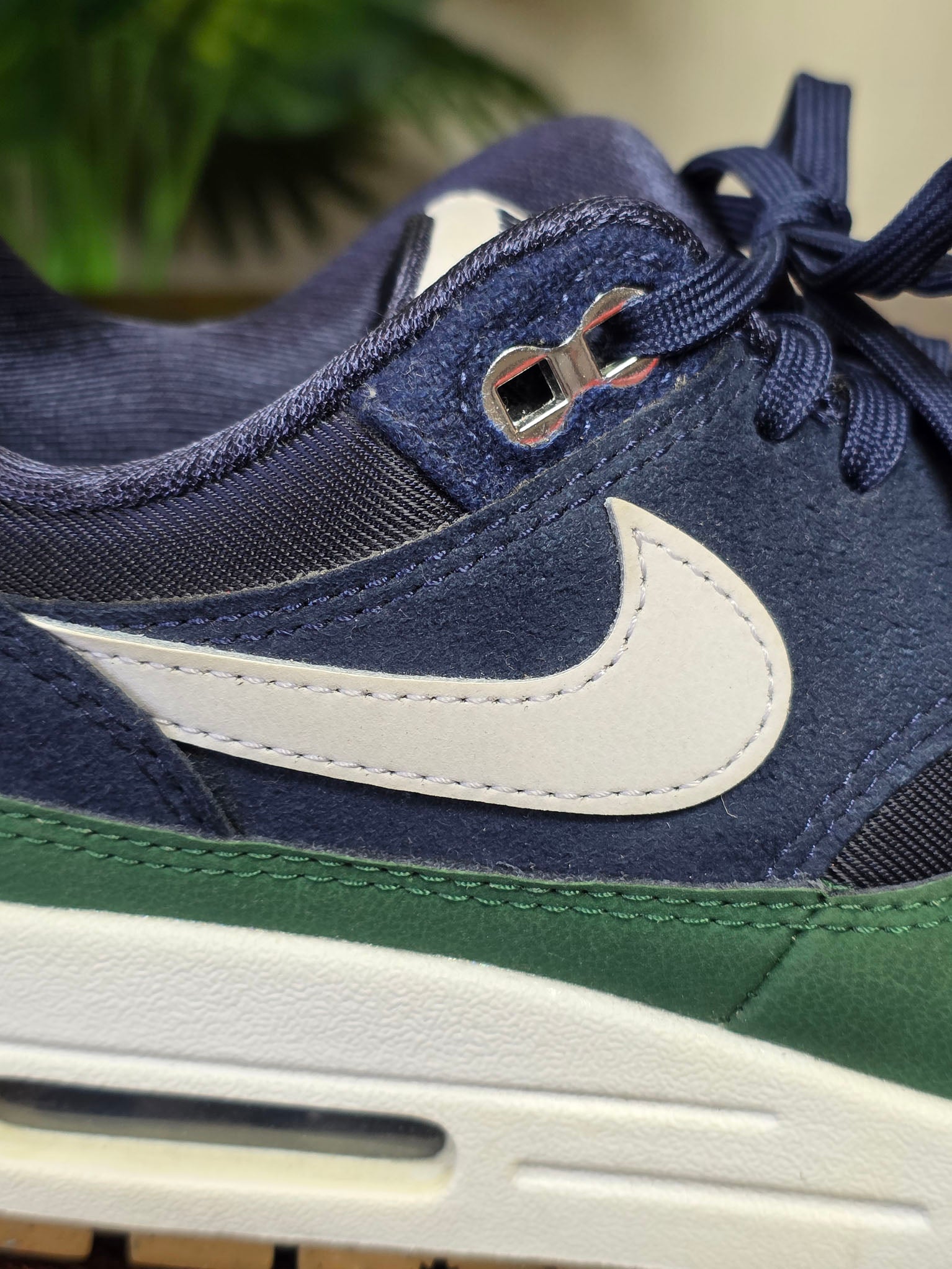 Nike Air Max 1 Gorge Green Obsidian maat 36,5