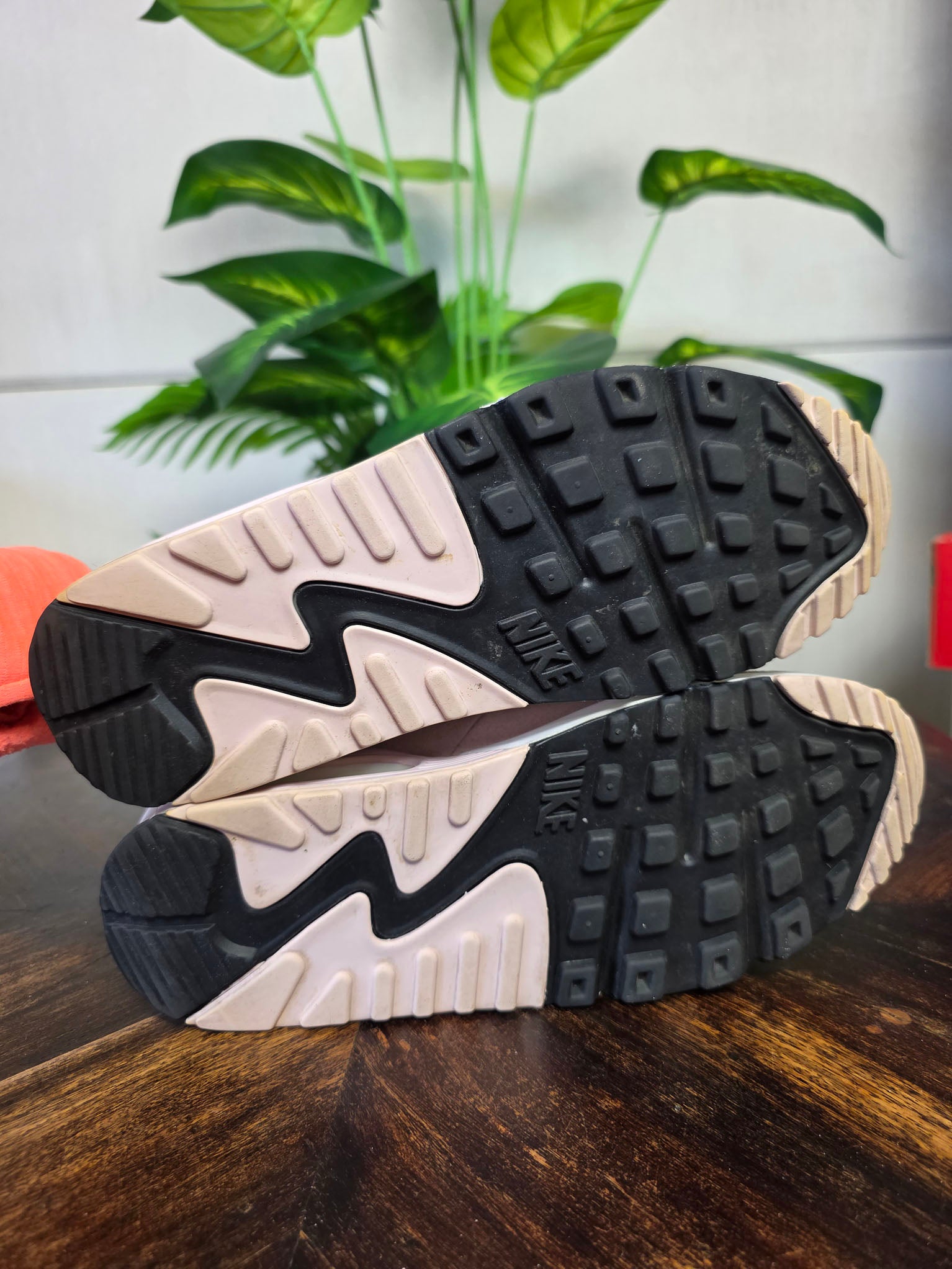 Nike Air Max 90 Barely Rose maat 38,5