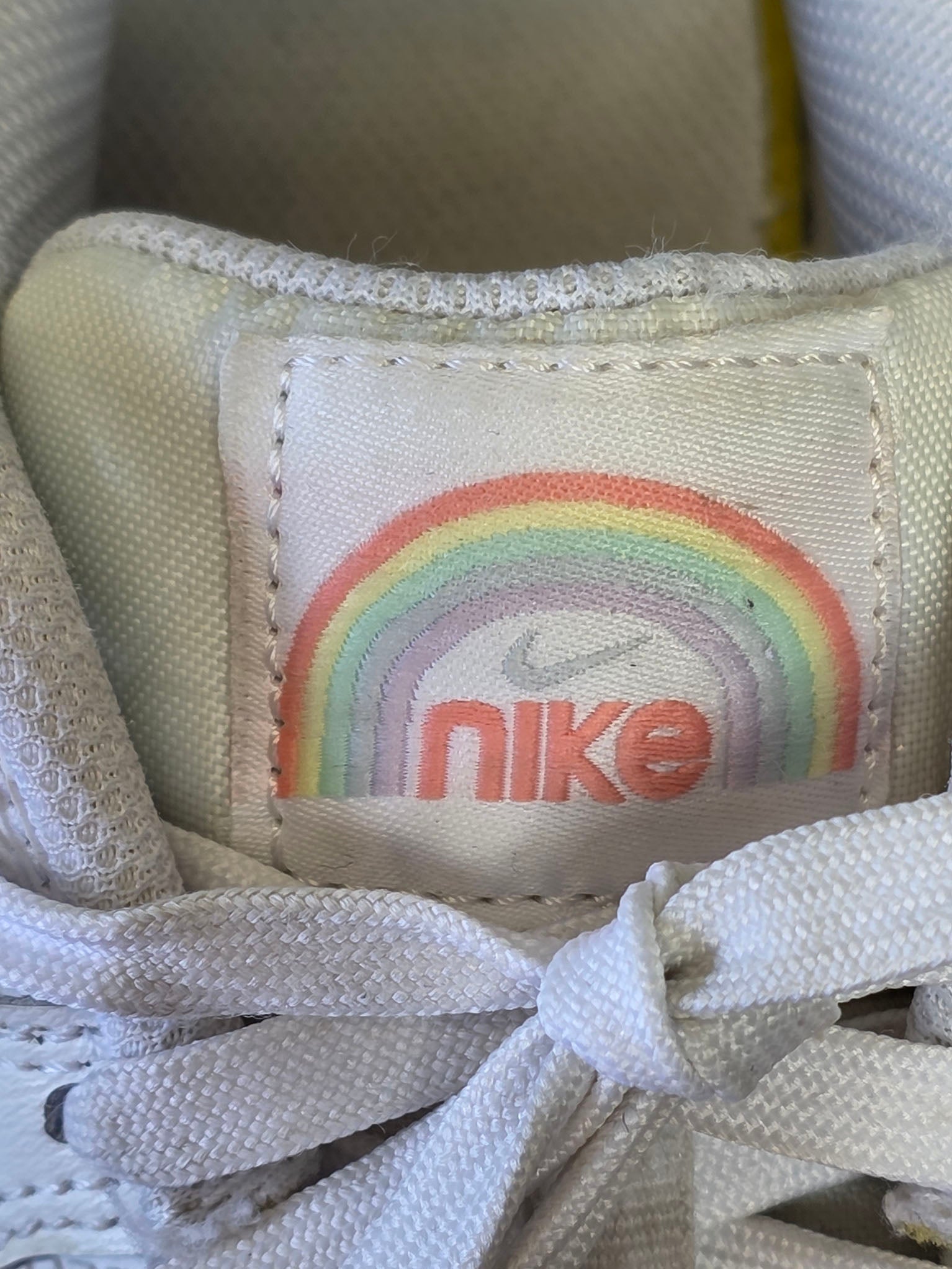 Nike Air Max LTR Rainbow Salmon maat 37,5